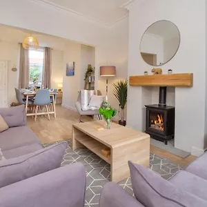  Holiday home Historic House In The Heart Of Centre With Free Parking